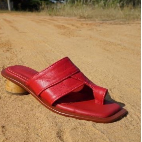 SHEKUDO
Alesandra patch mule gently used US 10
$360
Color
Red - Picture 6 of 17